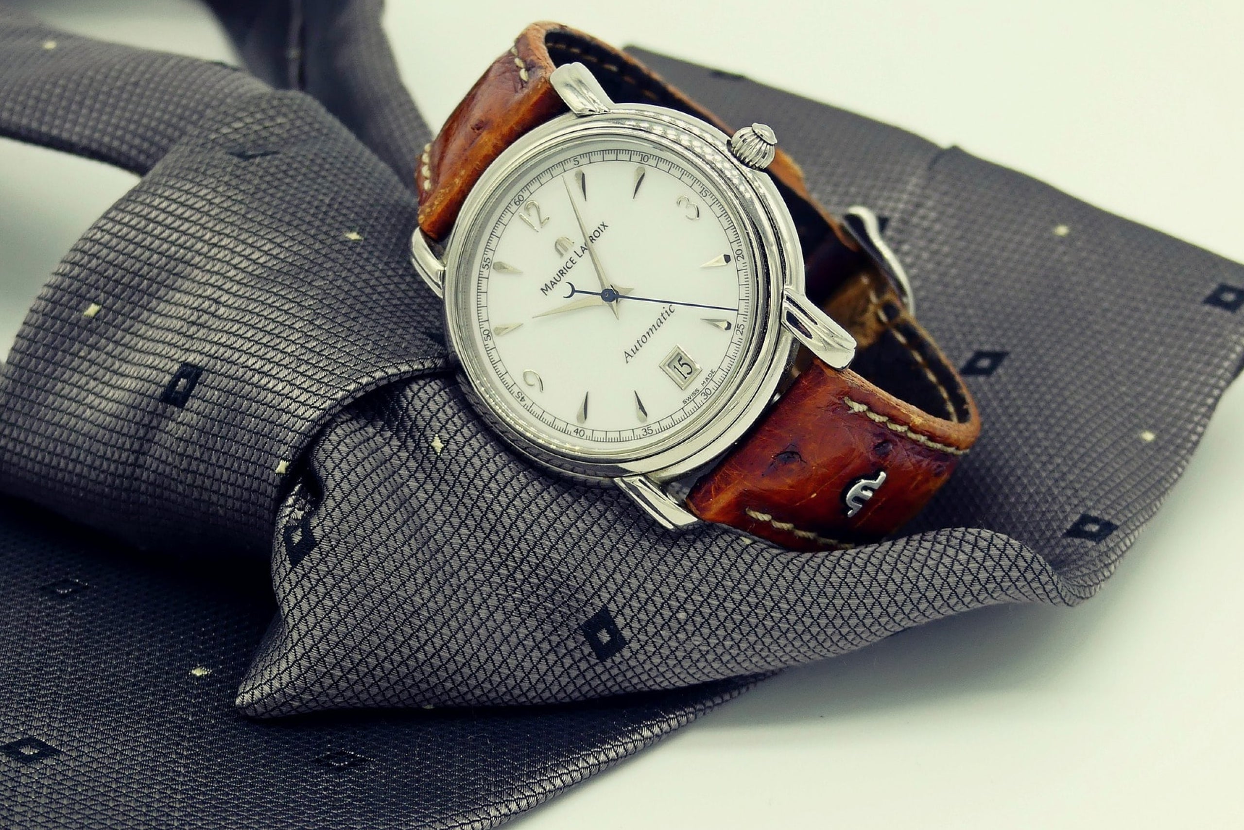 How to clean your watch winder