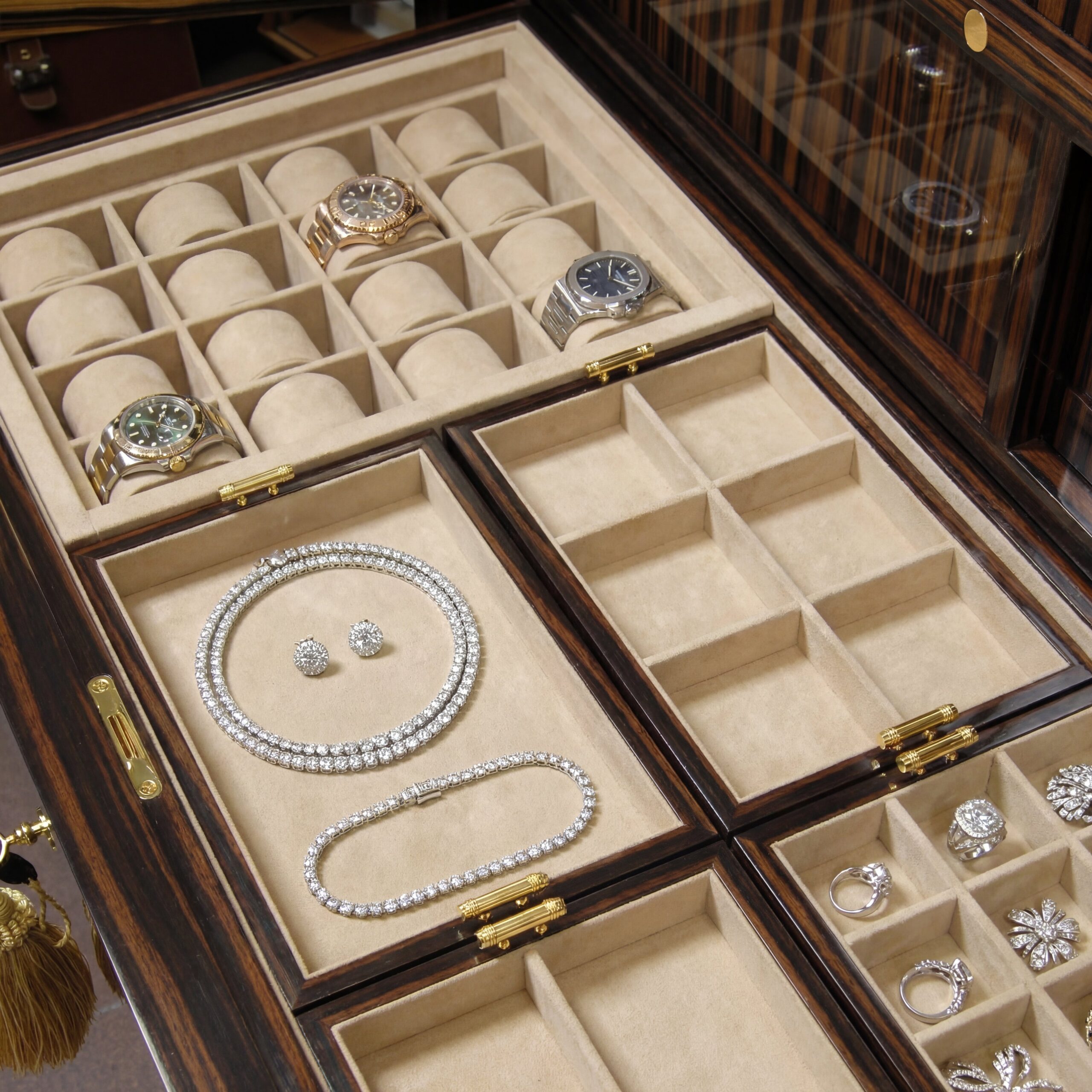 Eterna™ Watch Winder Cabinet